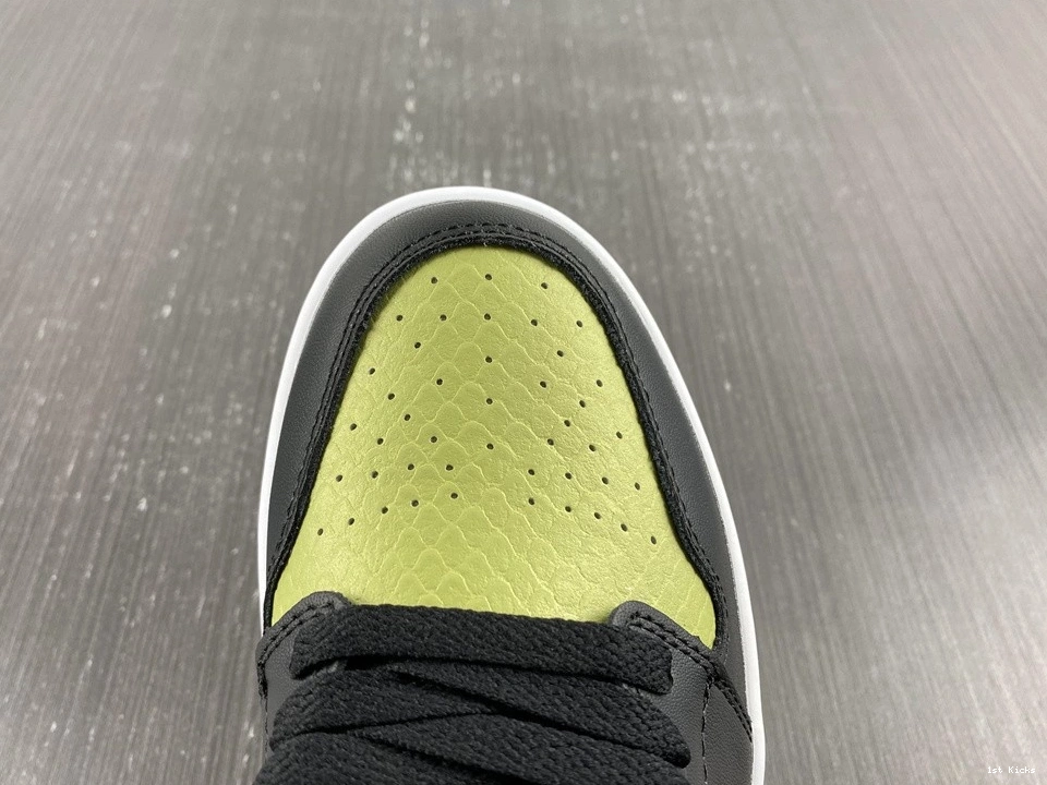 Green (W) Jordan Low Snakeskin - Vivid DX4446-301 1 1020